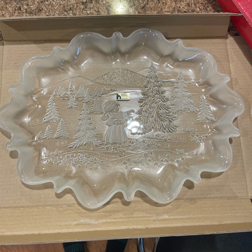 Vtg Home Beautiful Christmas Tree Canape Platter 17 1/4" Frosted Crystal
